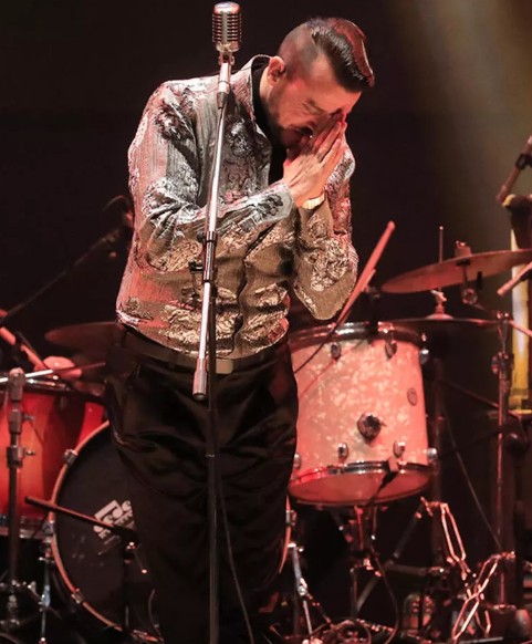 Cem Adrian, Kuruçeşme'de sesiyle büyüledi!